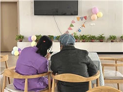 當(dāng)你老到忘了世界，我該拿什么來愛你